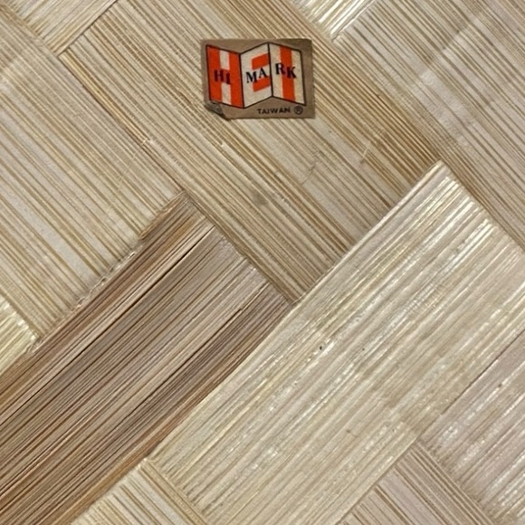 Made
In Taiwan like
New
Glass bamboo tray - Picture 5 of 6